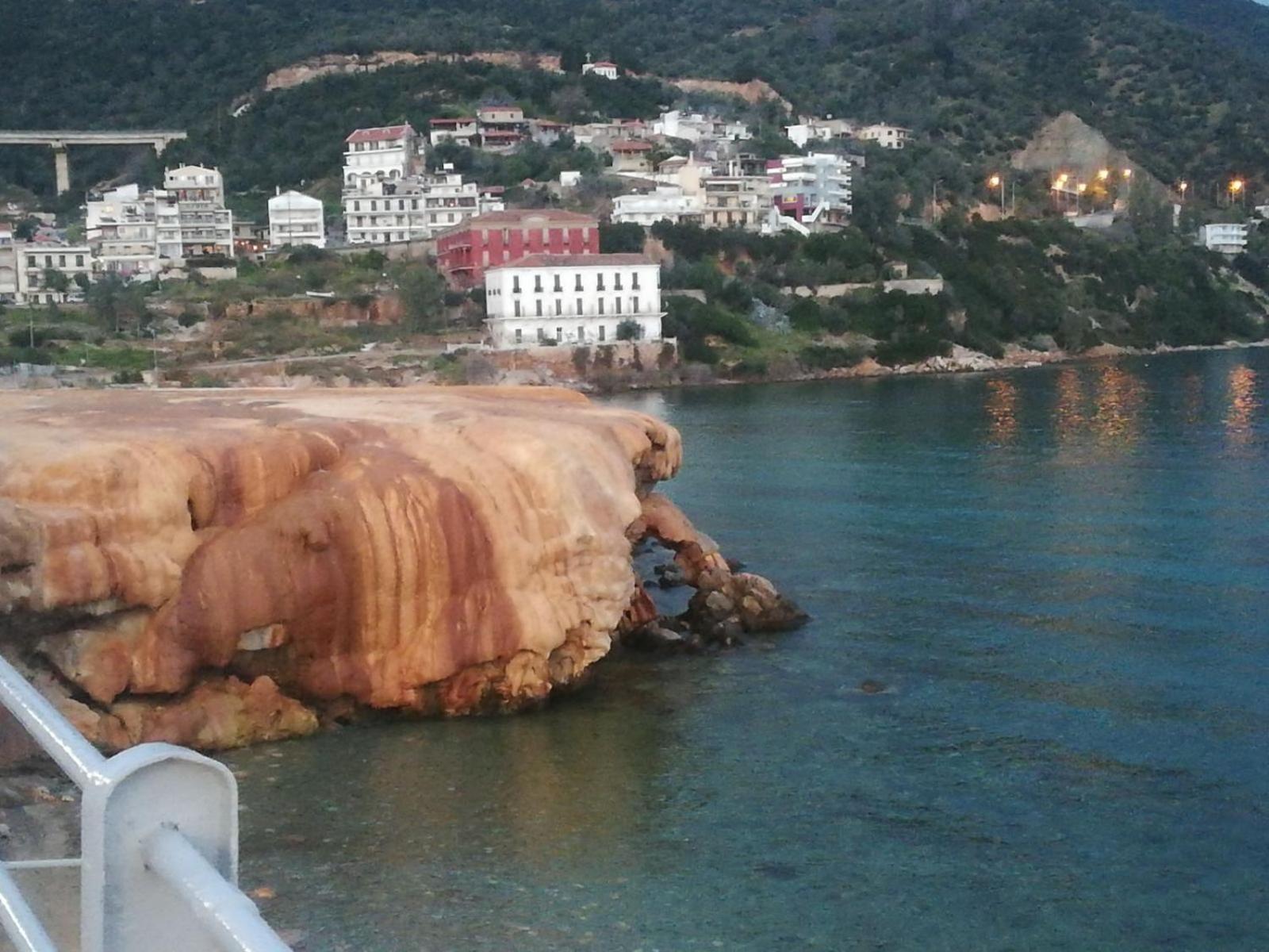 Modern Studio By The Sea Loutra Edipsou  ภายนอก รูปภาพ